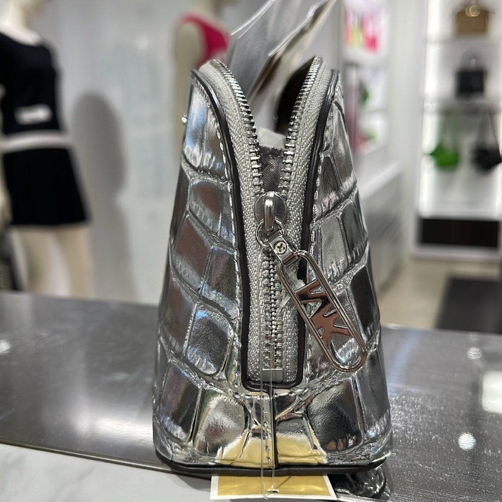 Michael Kors Empire Sm Metallic Crocodile Embossed Leather Travel Pouch
Silver - Picture 15 of 16